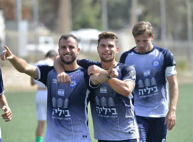 שחקני קרית ים חוגגים (עדי דטליס)